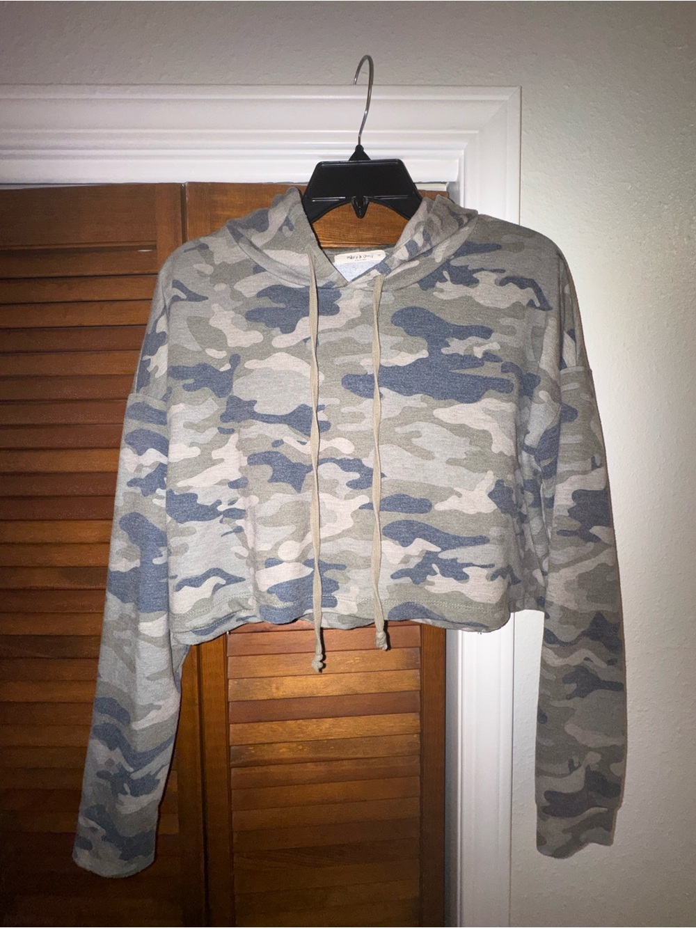 Cropped Camo Hooded Sweatshirt - Gray